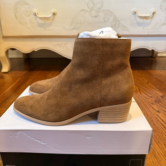 Dolce Vita Avie Suede Bootie - Picture 2 of 6